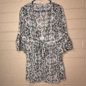 Blue Island Black and White Blouse